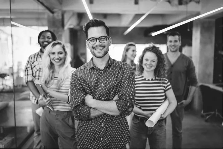 Grupo de personas reunidas en
